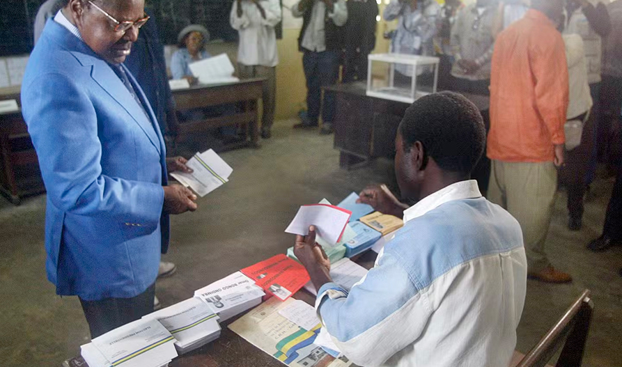 En 2005 – Site officiel des élections Présidentielles en 2005 pour le compte du Ministère des Télécommunications de la Poste et de l&rsquo;Economie Numérique.