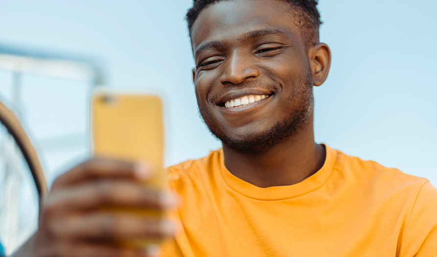 En 2010 – Partenariat avec l’opérateur mobile AIRTEL pour la mise en place de ZAP – Une solution de paiement électronique par GSM.