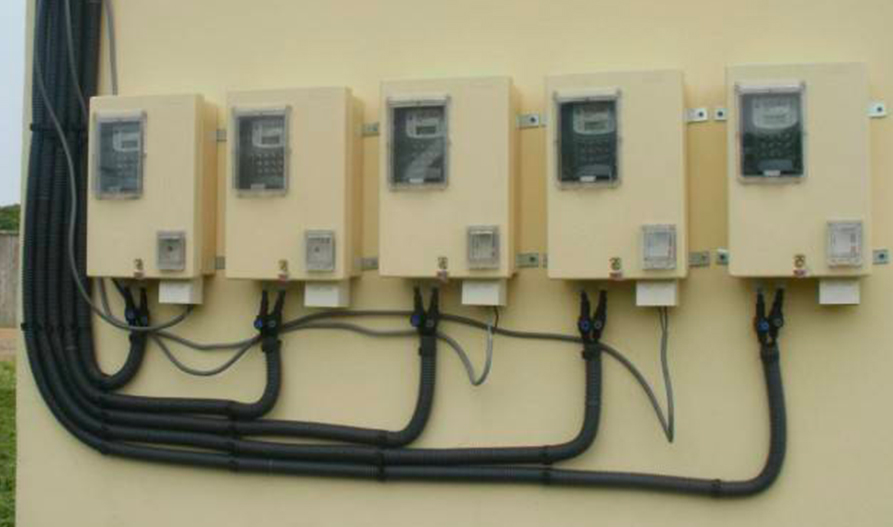 En 2007 – Présentation d’un pilote permettant d’acheter les kilowatts (EDAN) par le téléphone mobile (Directoire SEEG conduit par Alain HERTZ)